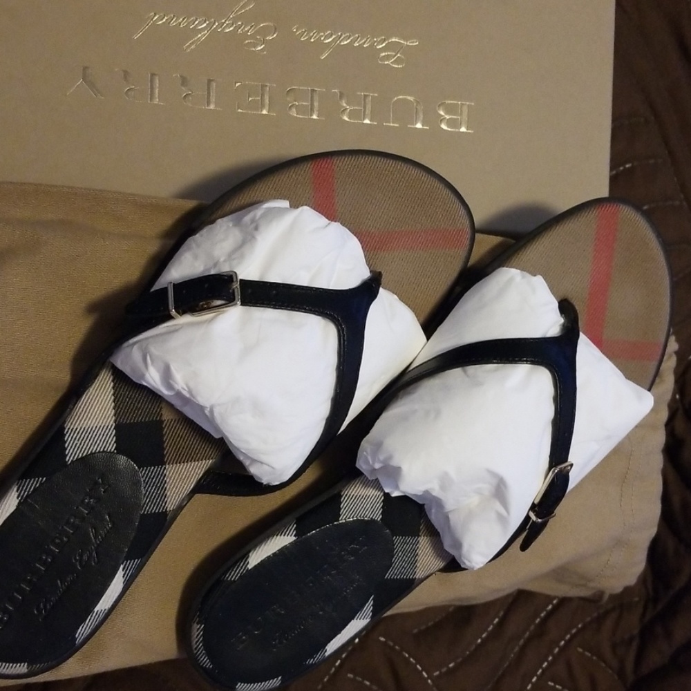 Black Burberry flip flop $125 firm!